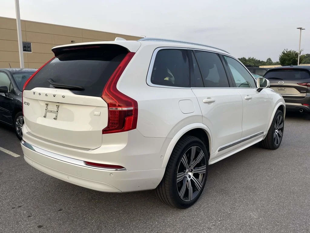 Used 2023 Crystal White Metallic Volvo Plus image 4