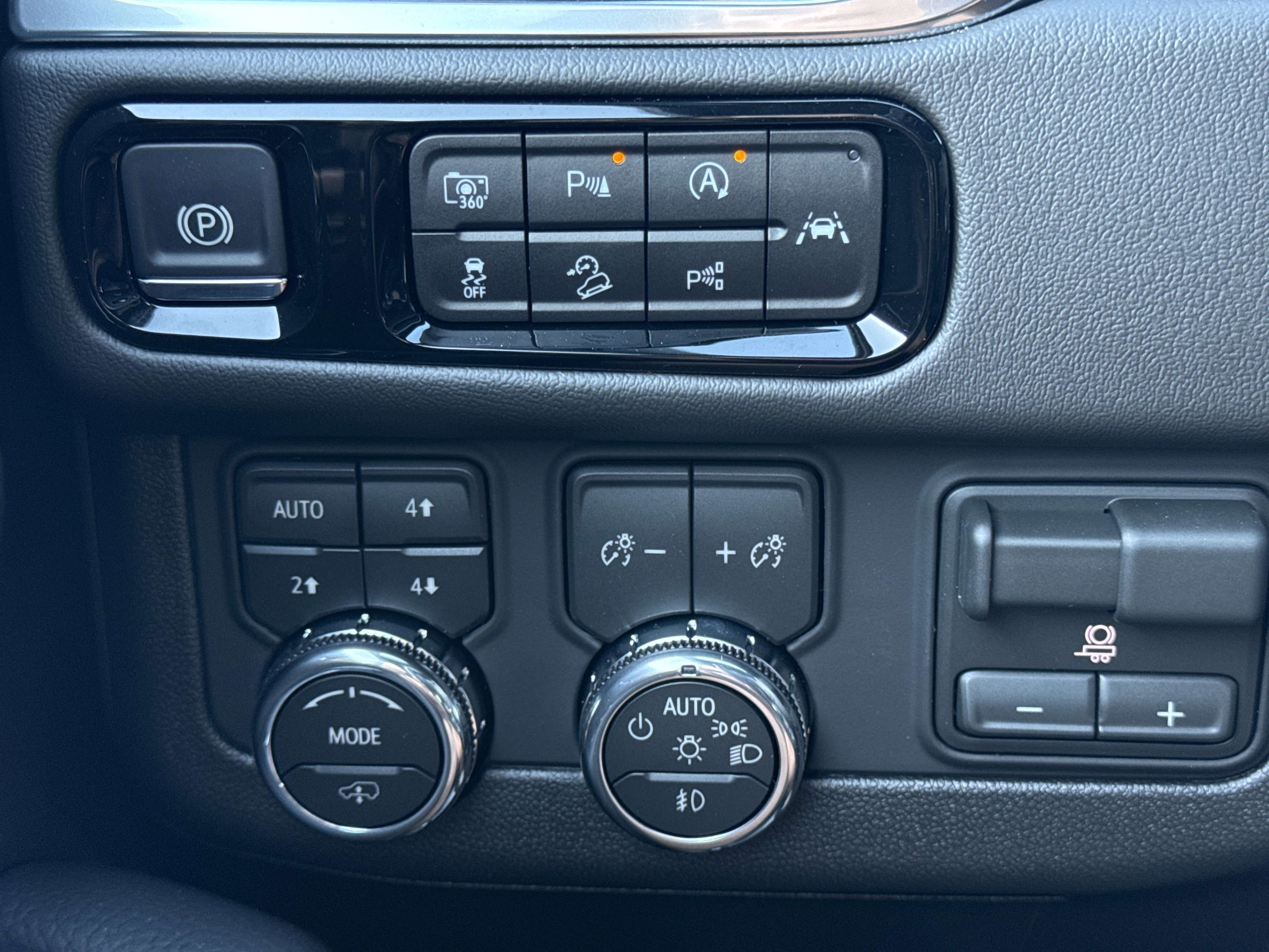 2026 GMC Yukon Denali - Photo 29