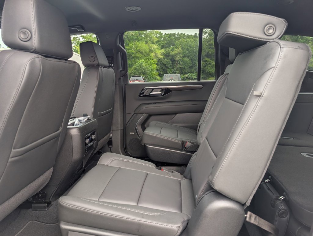 2026 Chevrolet Suburban LT - Photo 33