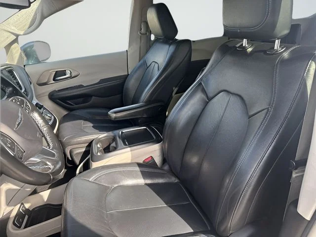 Used 2021 Silver Chrysler Touring L image 18