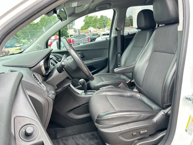 Used 2020 White Chevrolet LT image 25