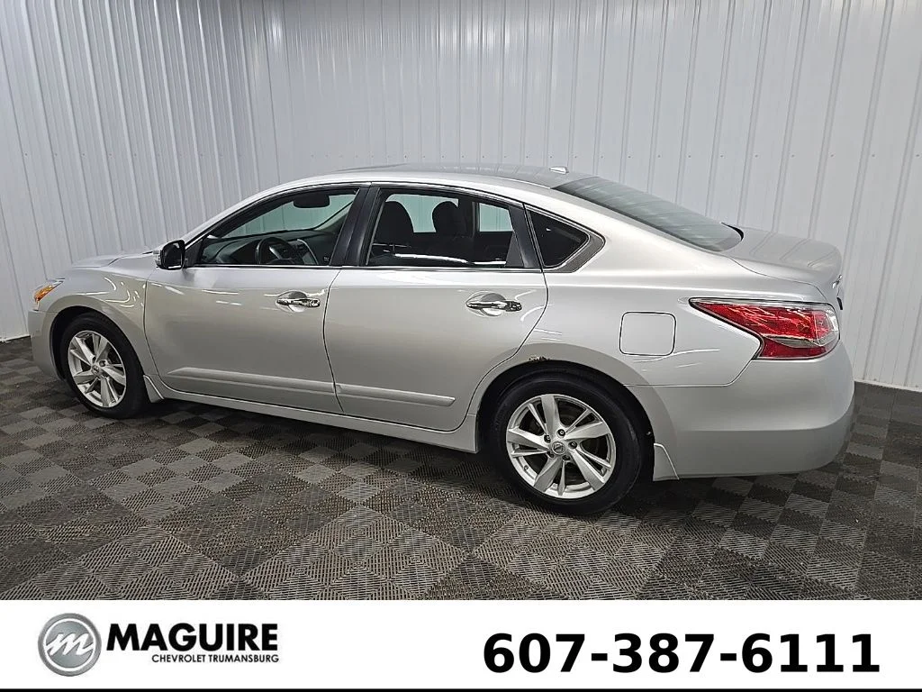 Used 2015 Silver Nissan 2.5 SV image 4