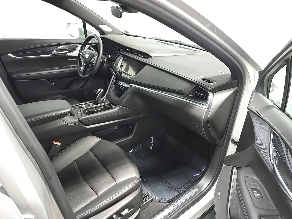 Used 2020 Silver Cadillac Premium Luxury image 16