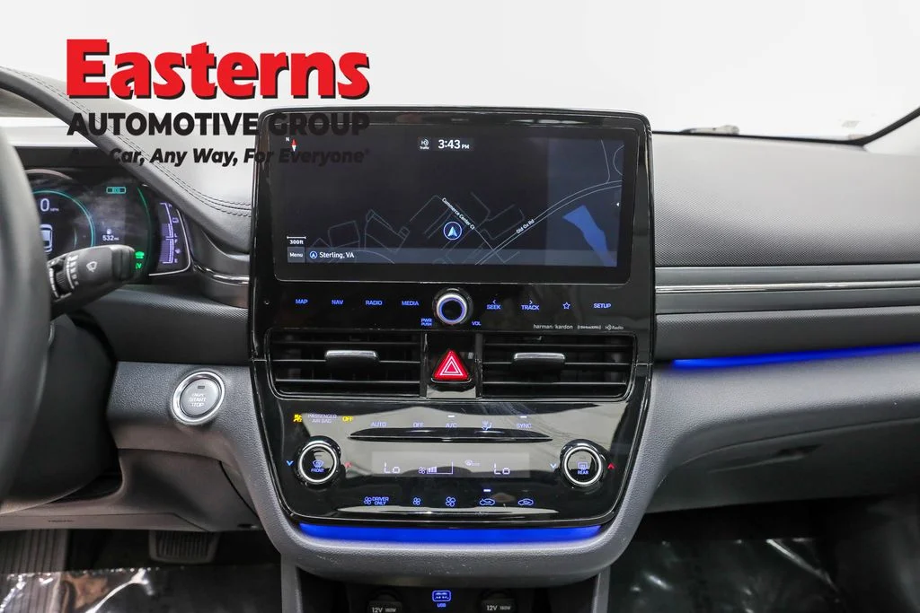 Used 2022 White Hyundai Limited image 12