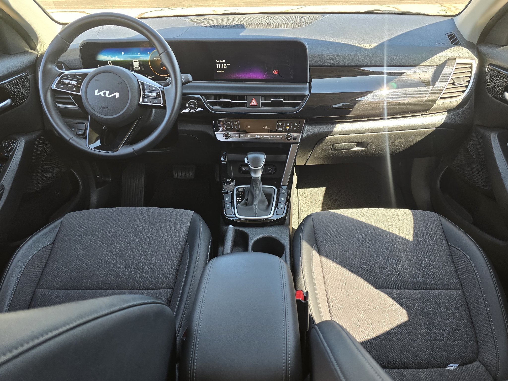Used 2024 Valais Green/Black Roof Kia S image 26