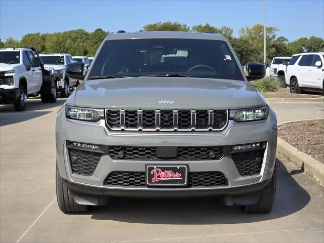 New 2027 Sting-Gray Clear-Coat Paint Jeep Limited image 2