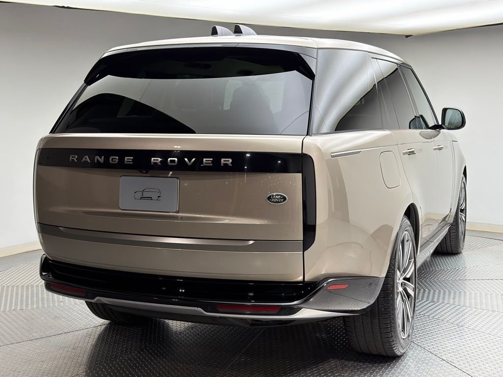 Used 2023 Batumi Gold Premium Metallic Land Rover SE image 3