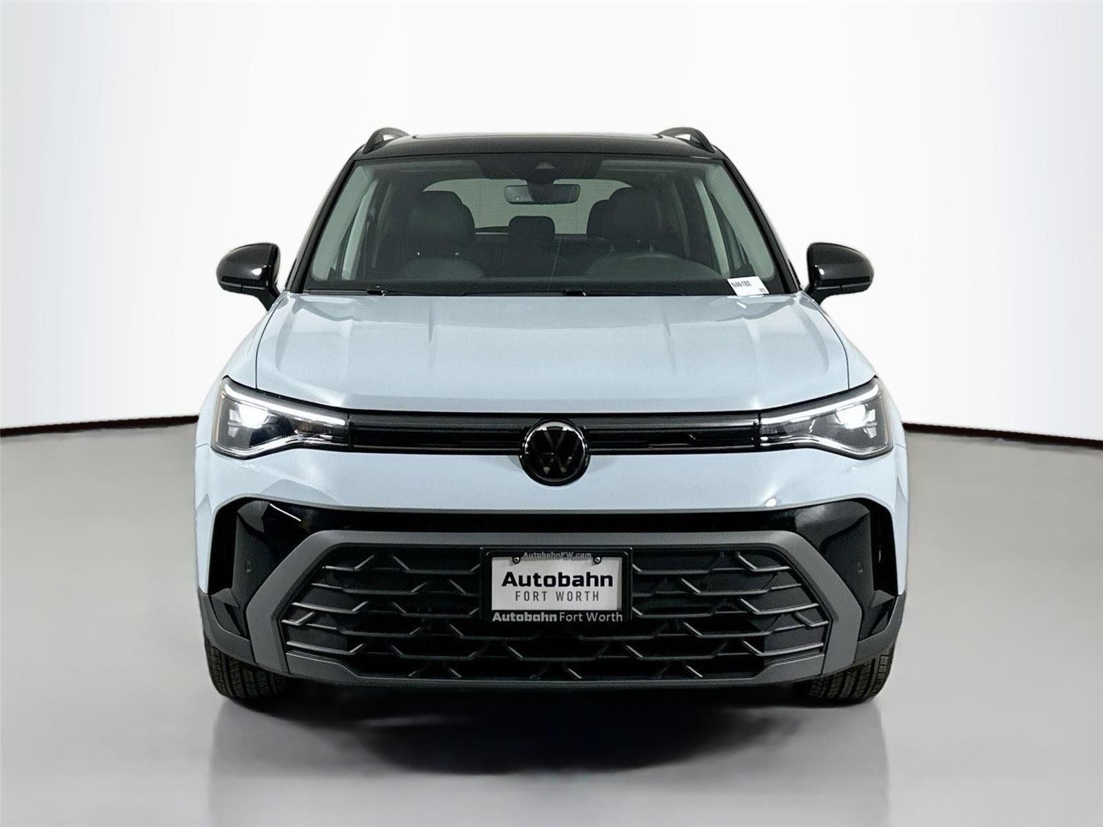 Certified Used 2025  Volkswagen SE Black image 2