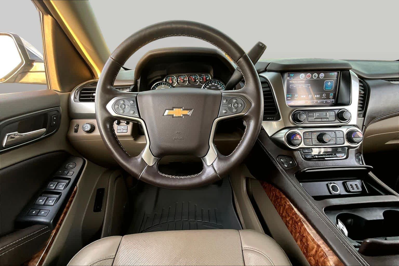Used 2019 Iridescent Pearl Tricoat Chevrolet Premier image 6
