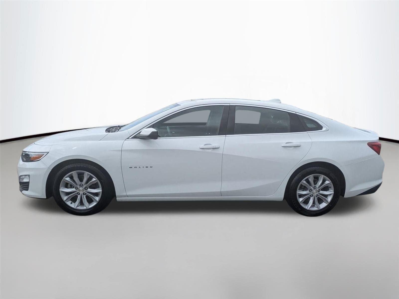 Used 2024 Summit White Chevrolet LT image 9