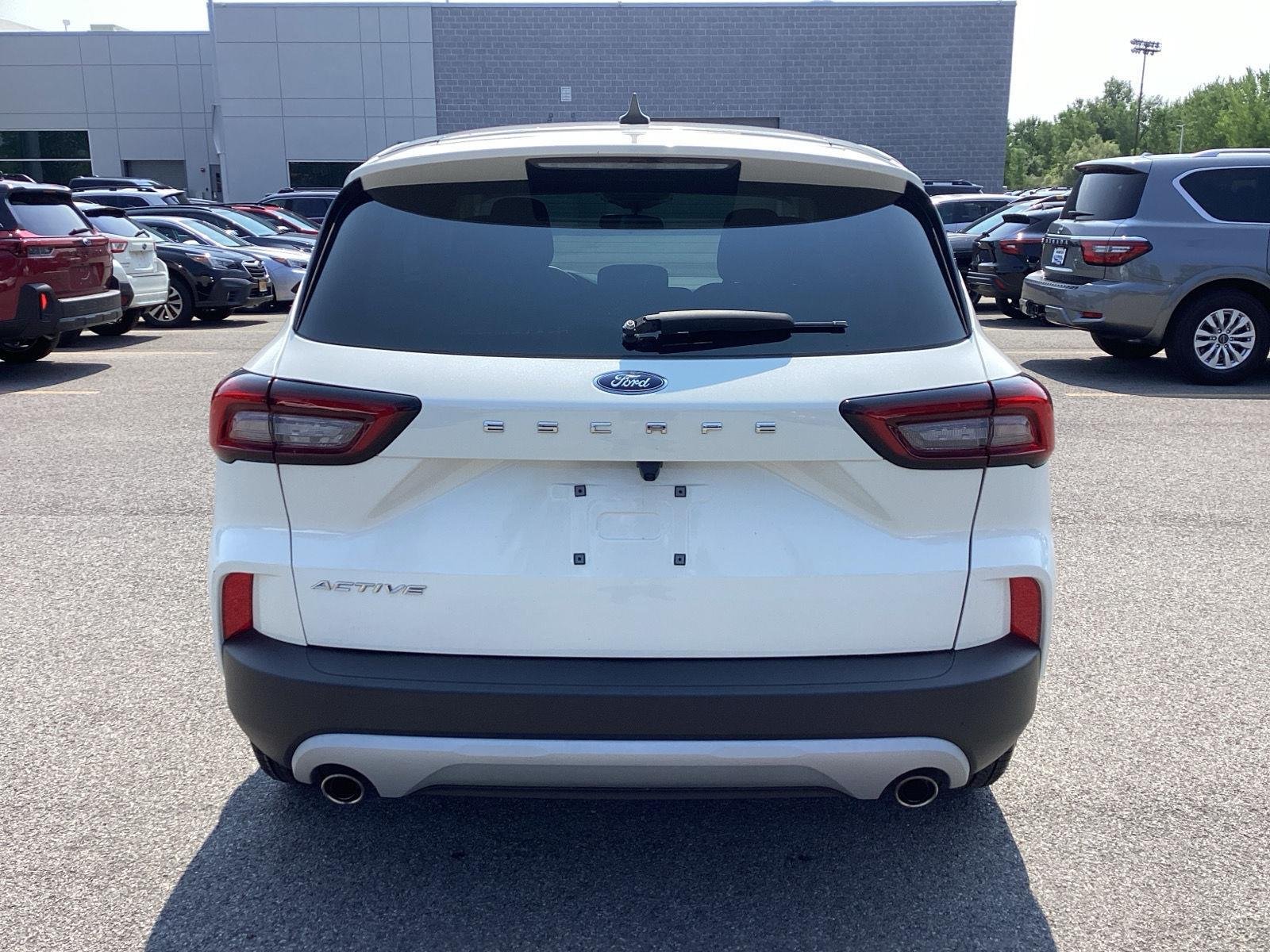 Used 2023 Star White Metallic Tri-Coat Ford Active image 6