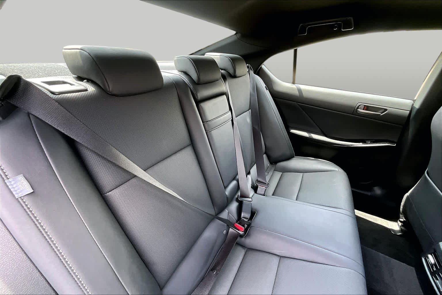 Used 2021 Atomic Silver Lexus  image 39
