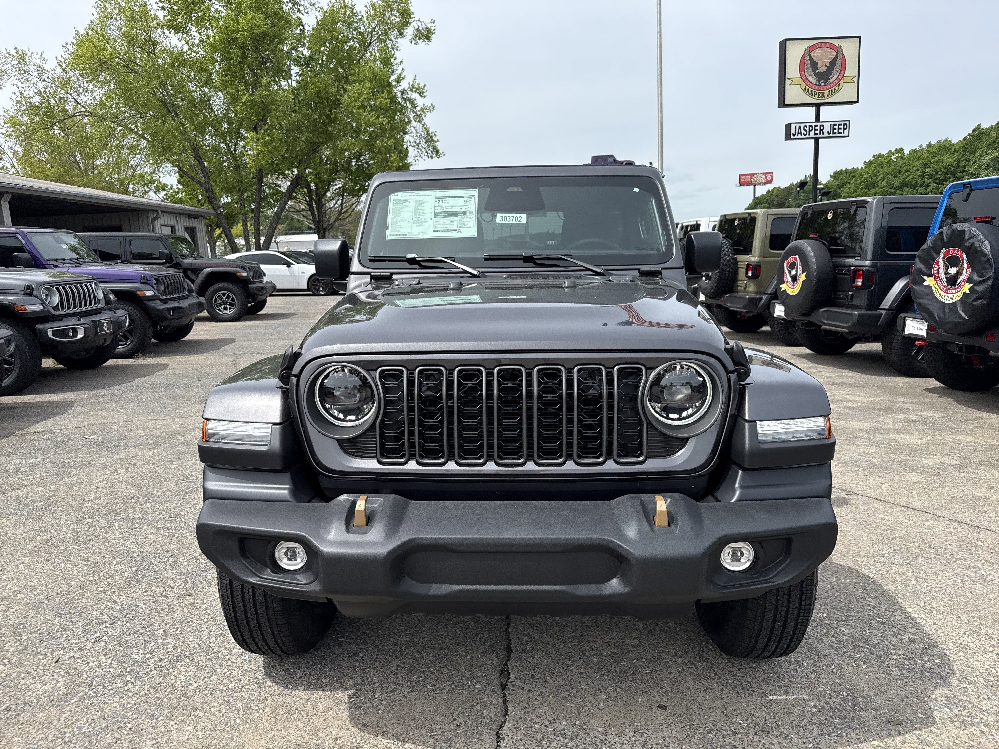 New 2026 Granite Crystal Metallic Clearcoat Jeep 85th Anniversary image 2