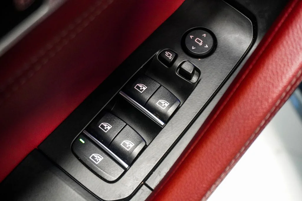Used 2020 Black BMW M50i image 22