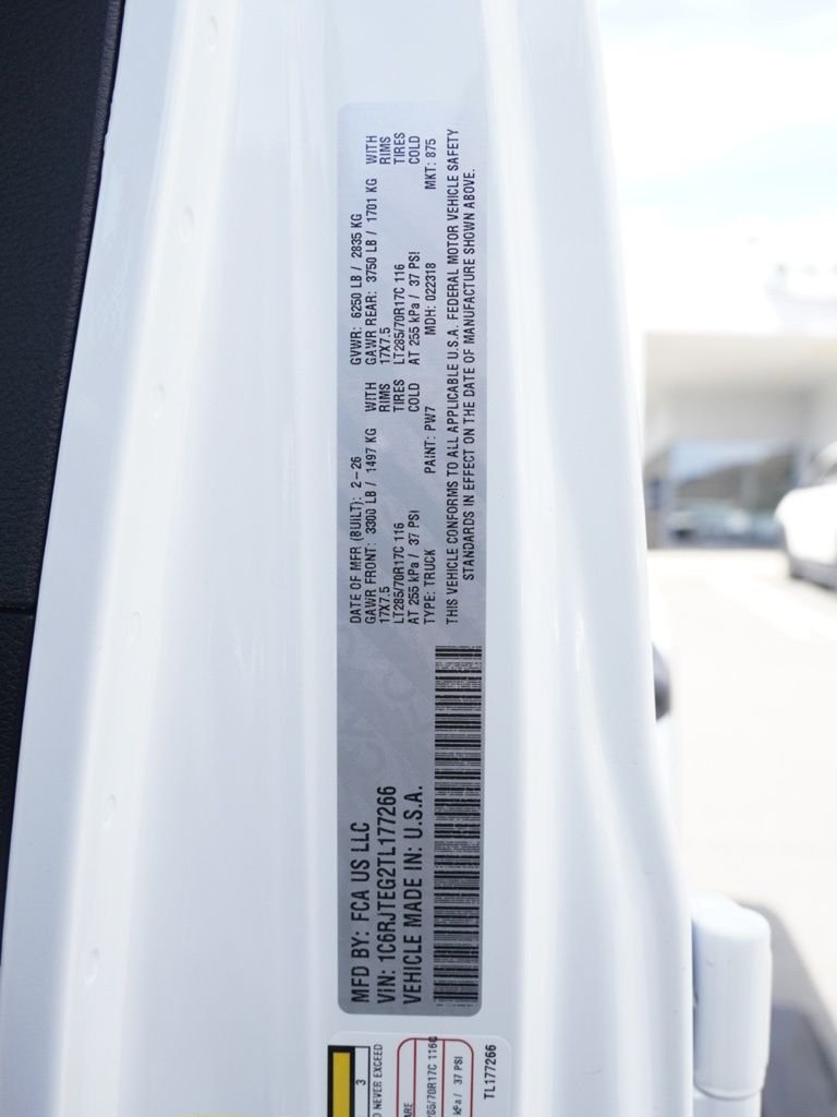 New 2026 Bright White Clear-Coat Exterior Paint Jeep Mojave image 30