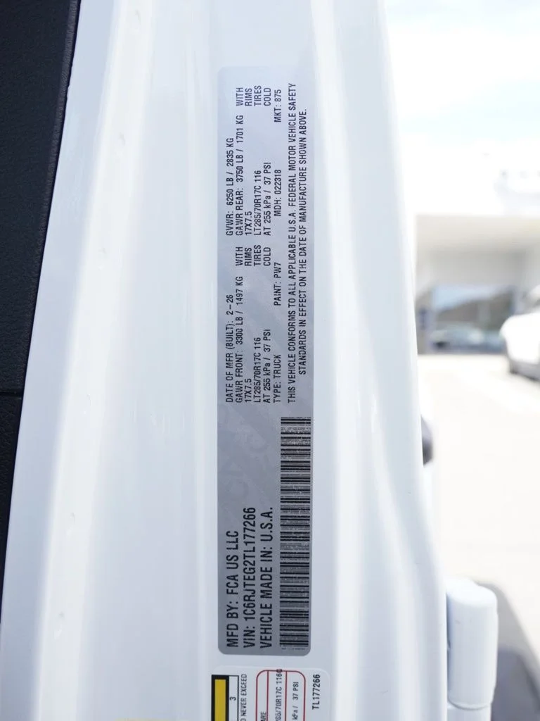 New 2026 Bright White Clear-Coat Exterior Paint Jeep Mojave image 30