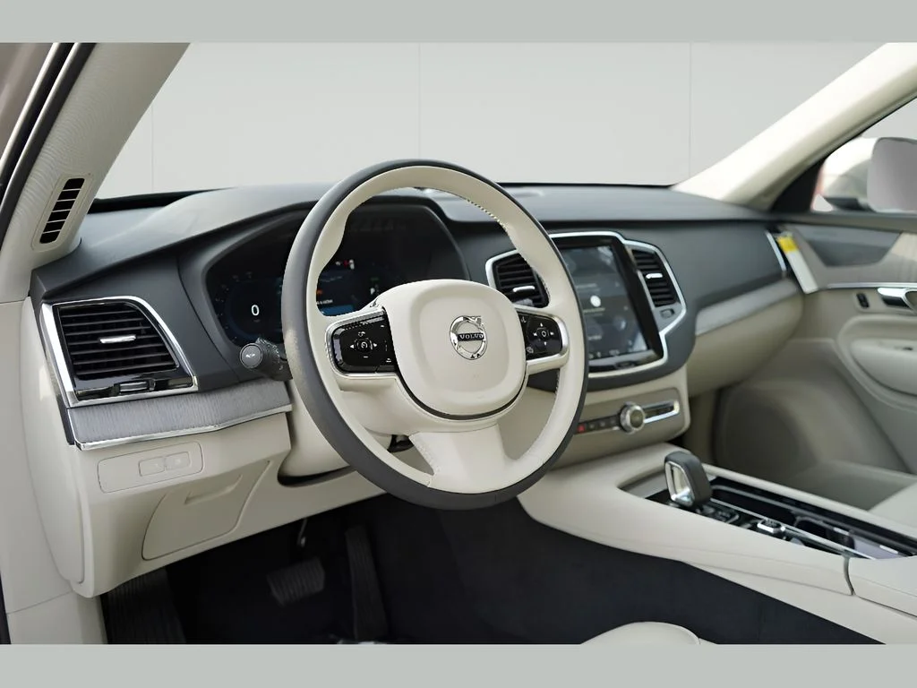 2025 Volvo XC90 Plus - Photo 10