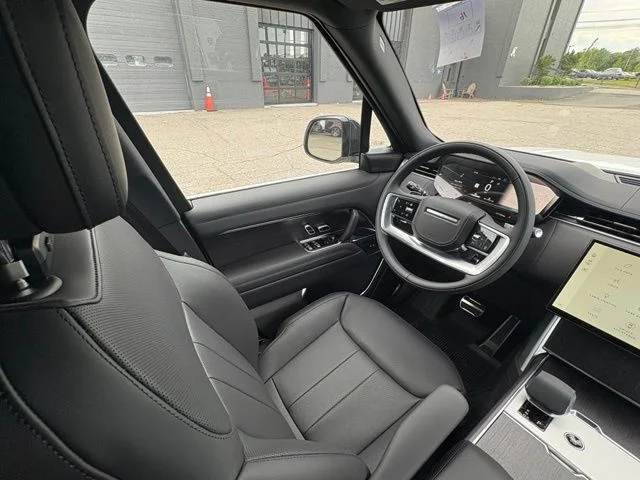 New 2026 Fuji White Land Rover SE image 30