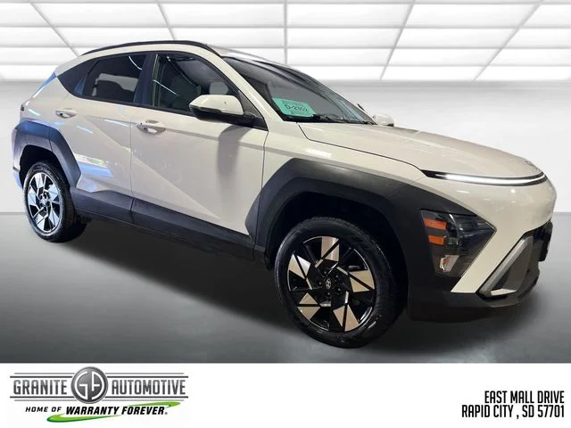 Used 2025 White Hyundai SEL image 8