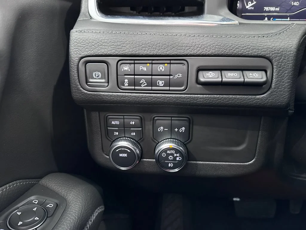 Used 2022 Onyx Black GMC Denali image 28