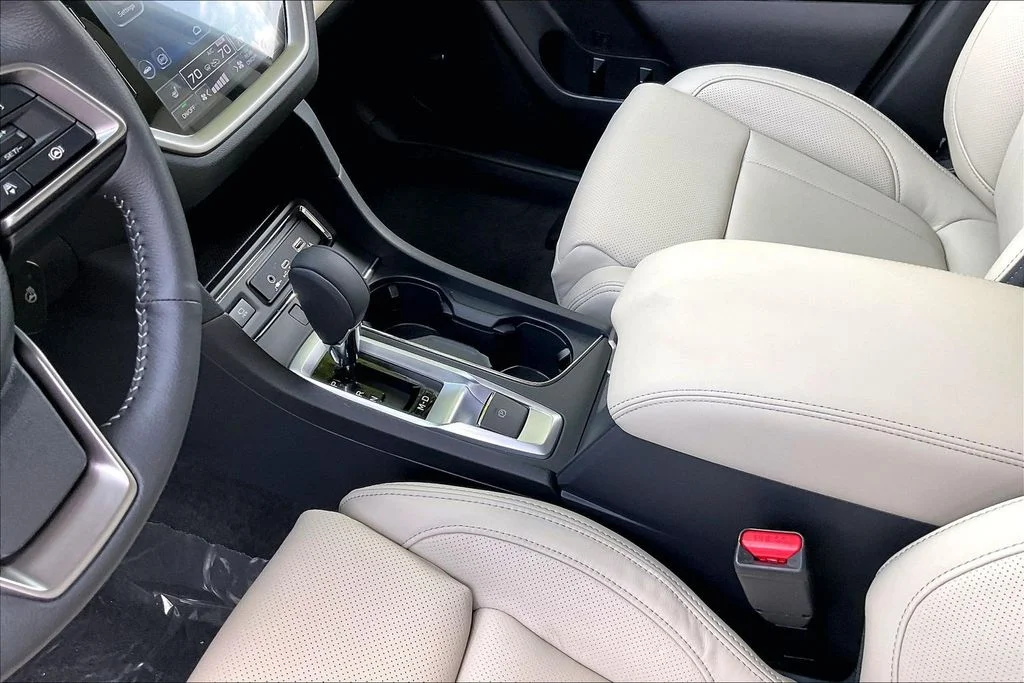New 2026 CRYSTAL WHITE PEARL Subaru Limited 7-Passenger image 9