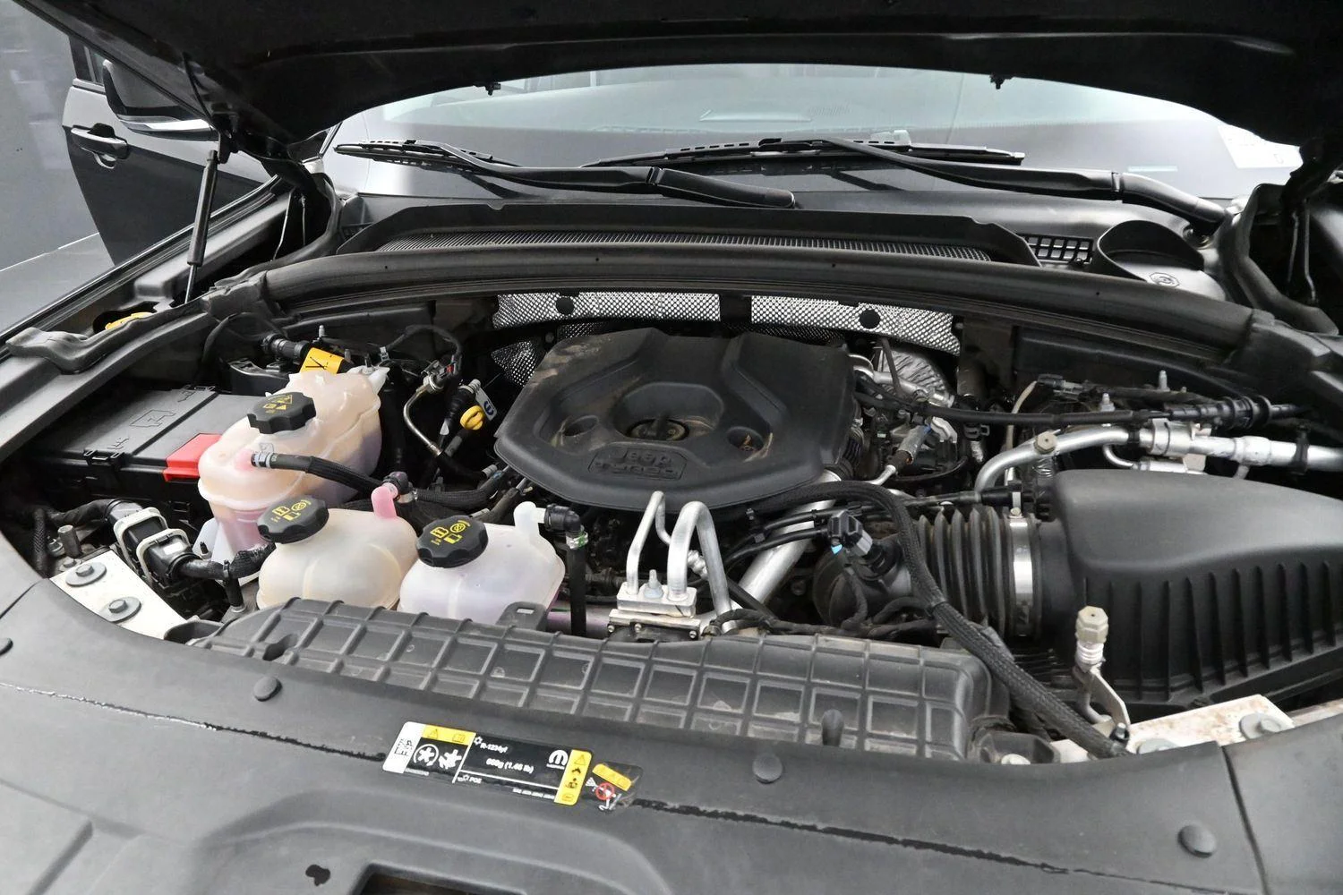 Used 2023 Rocky Mountain Pearlcoat Jeep 4xe image 36