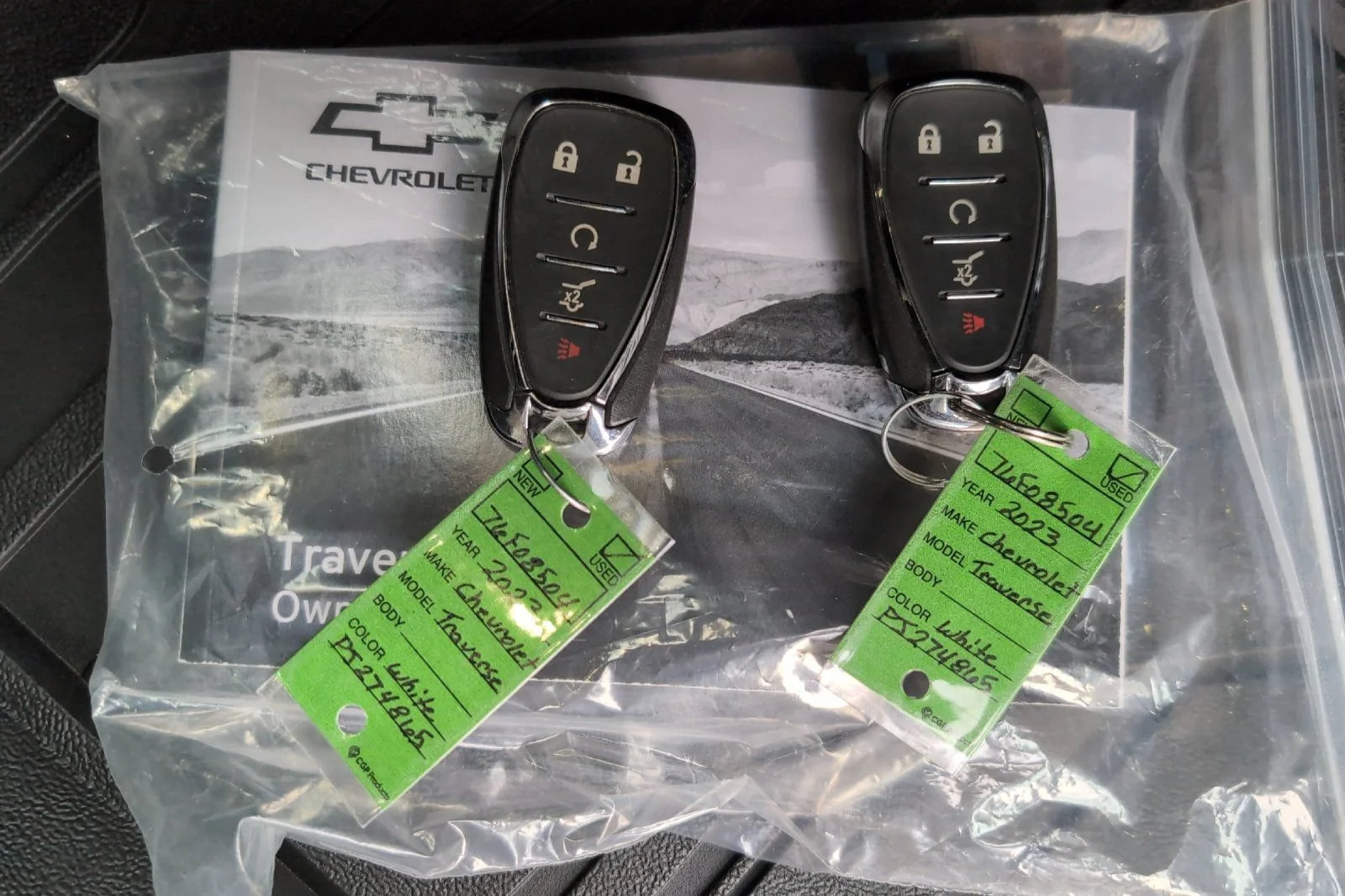 Used 2023 SUMMIT WHITE Chevrolet LT Cloth image 9