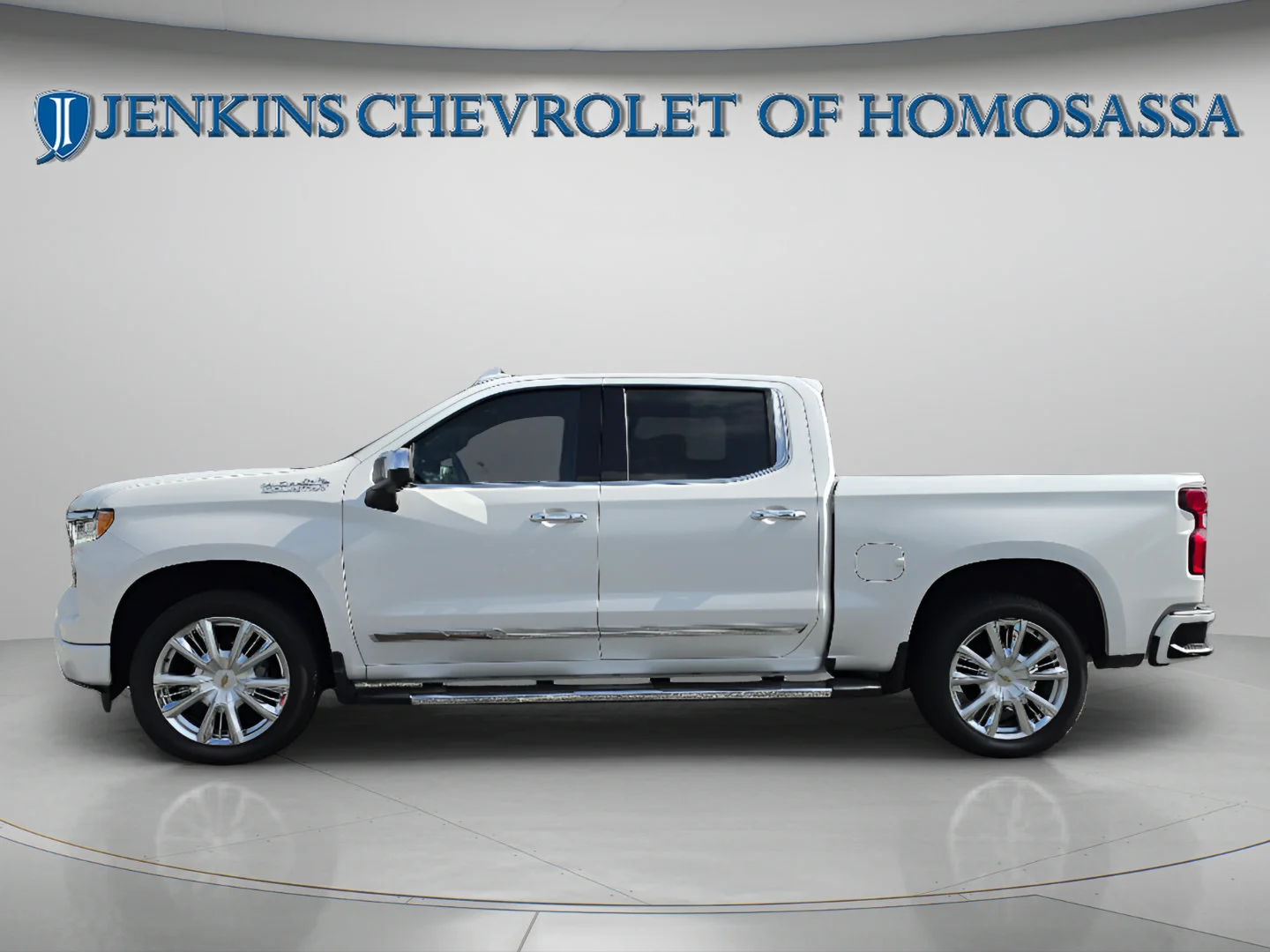 Used 2022 Iridescent Pearl Tricoat Chevrolet High Country image 9