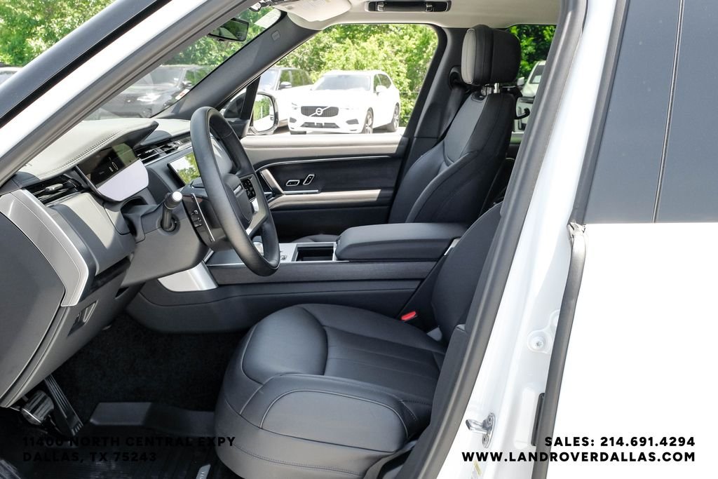 New 2026 Fuji White Land Rover SE image 3