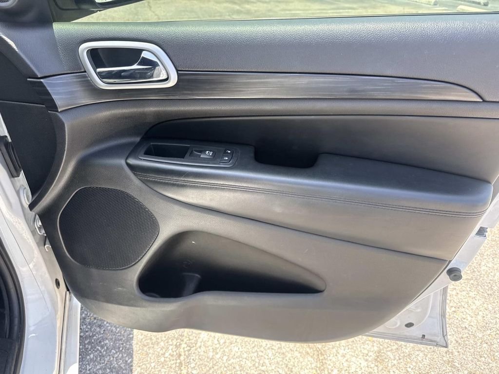 Used 2019 White Jeep Altitude image 13