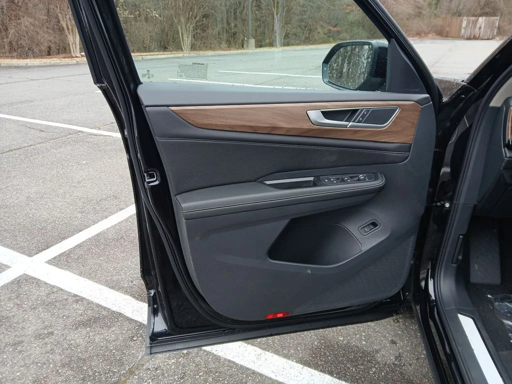 New 2026 Black Volkswagen 2.0T SE w/Technology image 10