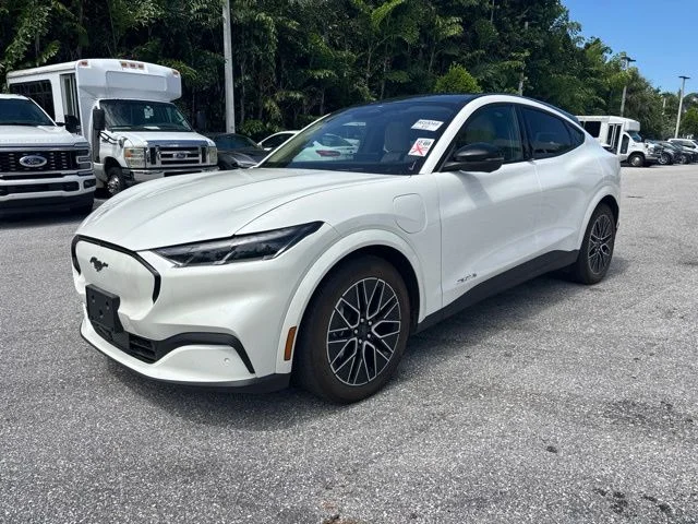 Used 2025 White Metallic Ford Premium image 5