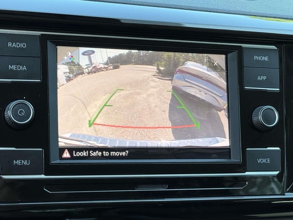 Used 2022 White Volkswagen 1.5T S image 4