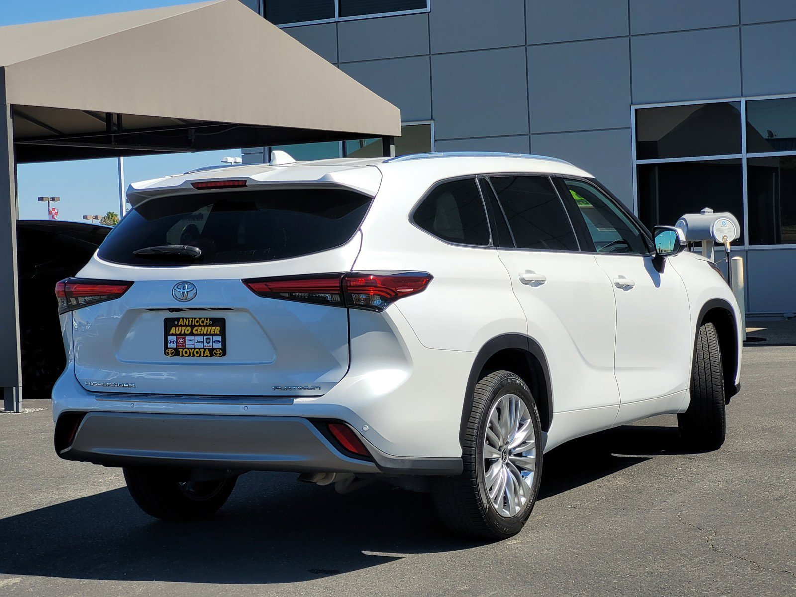 Used 2023 White Toyota  image 4