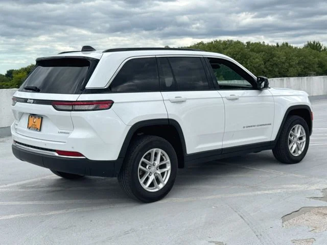 Used 2024 White Jeep Laredo X image 8
