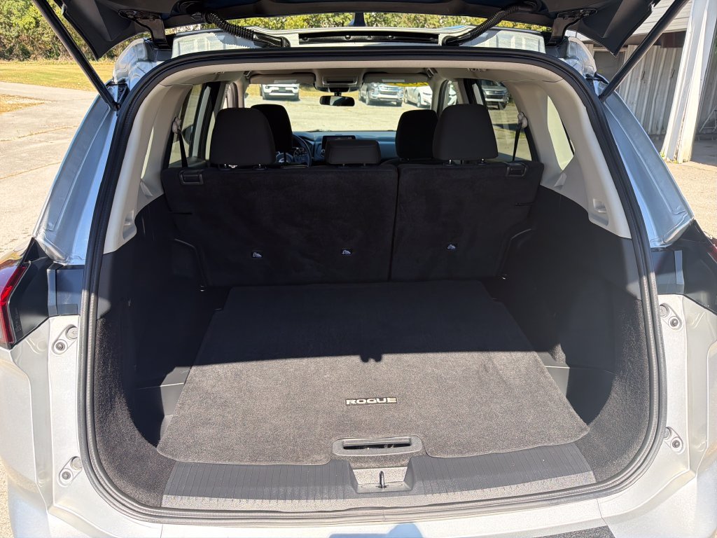 Used 2024 Silver Nissan S image 9