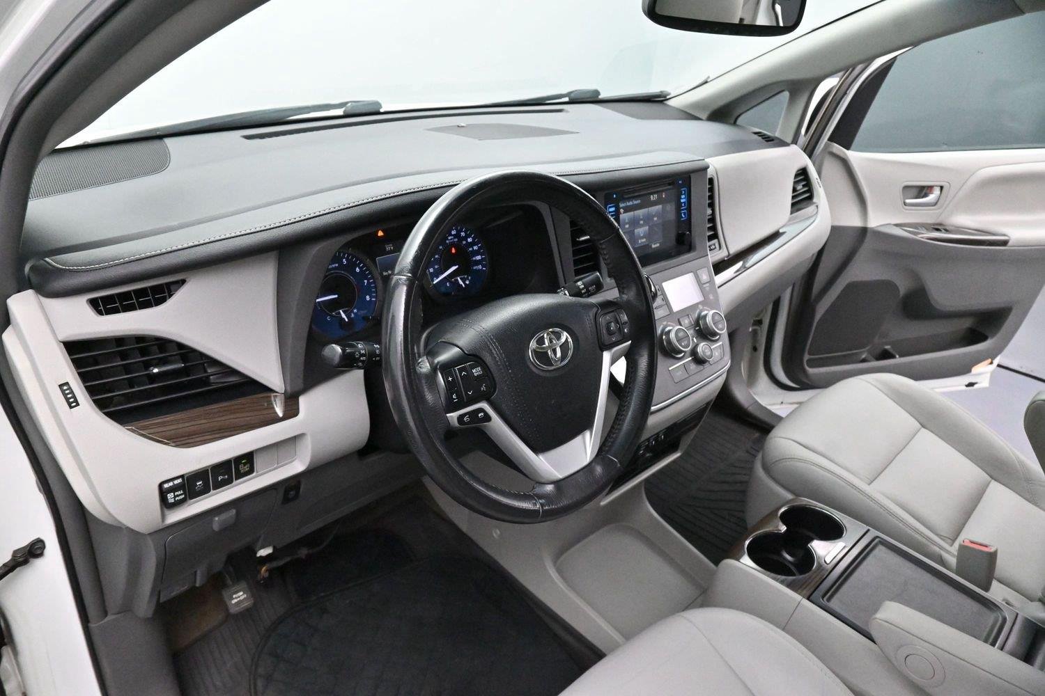 Used 2017 Blizzard Pearl Toyota XLE image 12