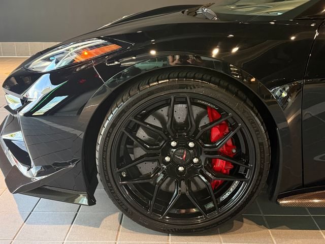 Used 2025 Black Chevrolet Z06 image 10