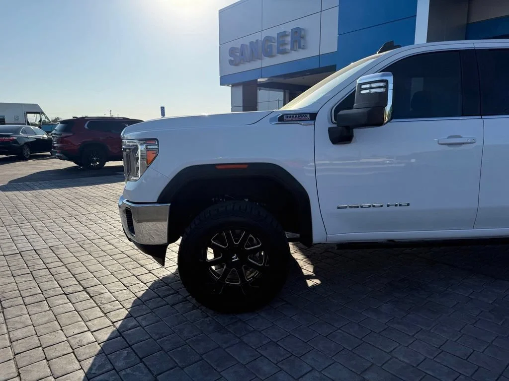 Used 2022 SUMMIT WHITE GMC SLE image 5