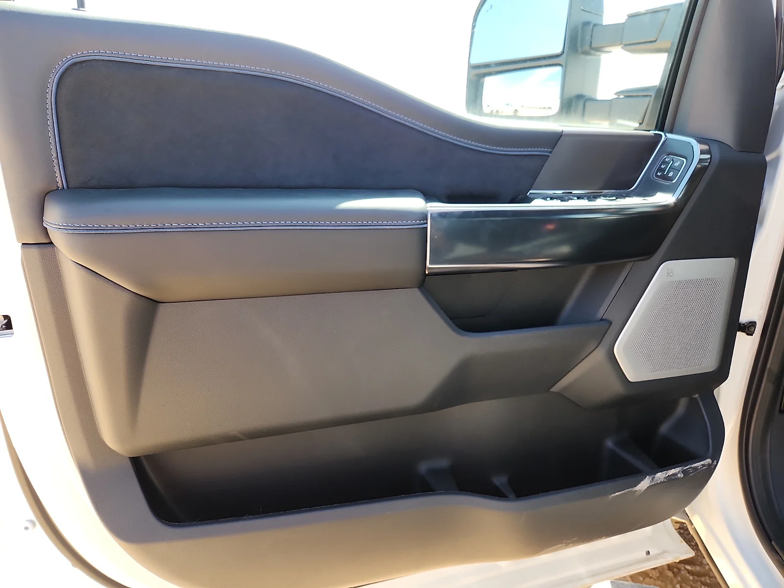 New 2026 Star White Metallic Tri-Coat Ford F-250® Platinum® image 14