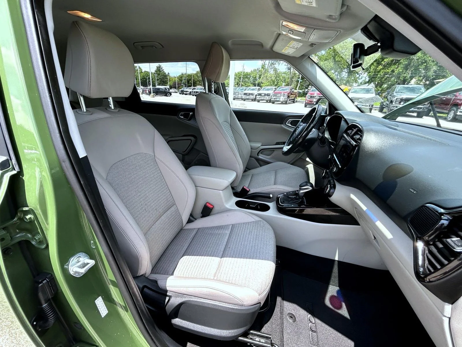 Used 2020 Green Kia EX image 16
