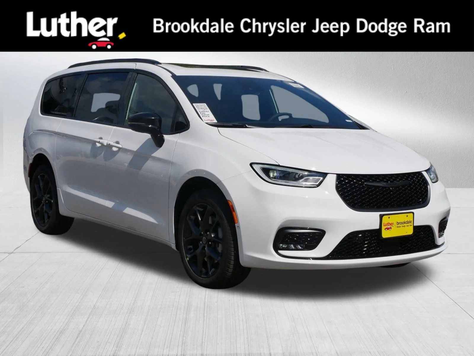 2026 Chrysler Pacifica Limited AWD's photo