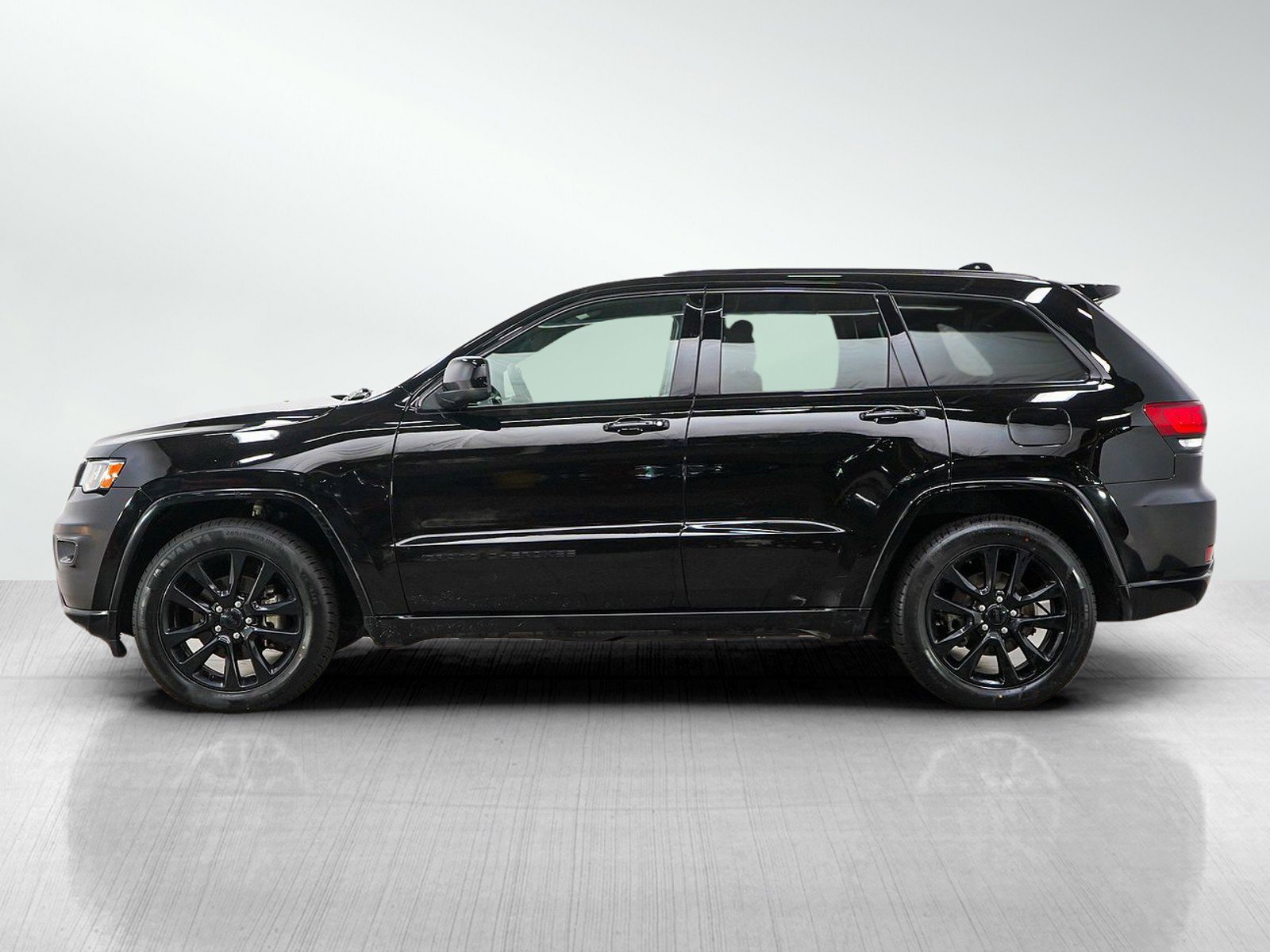 Used 2017 Diamond Black Crystal Pearlcoat Jeep Altitude 4x4 *Ltd Avail* image 2