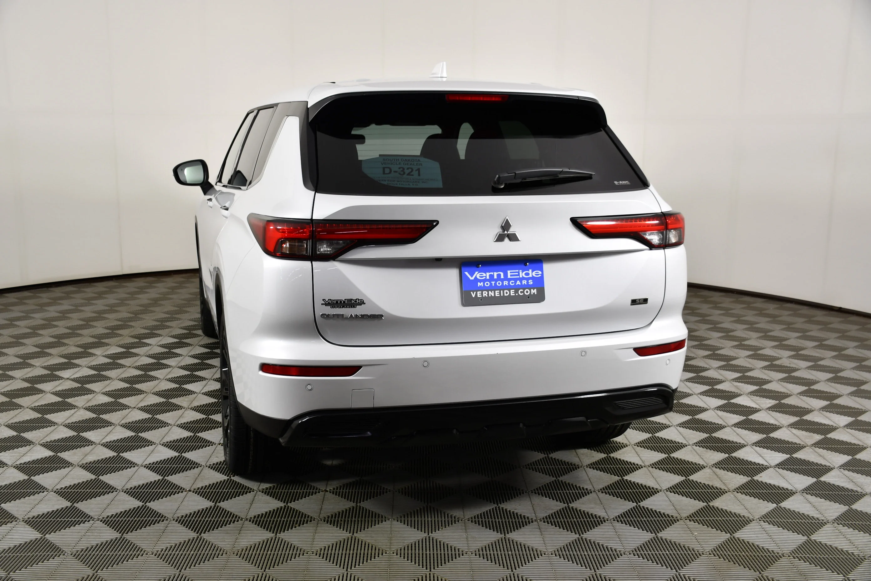 Certified Used 2024 White Diamond Mitsubishi SE Black Edition w/Pano Roof image 7