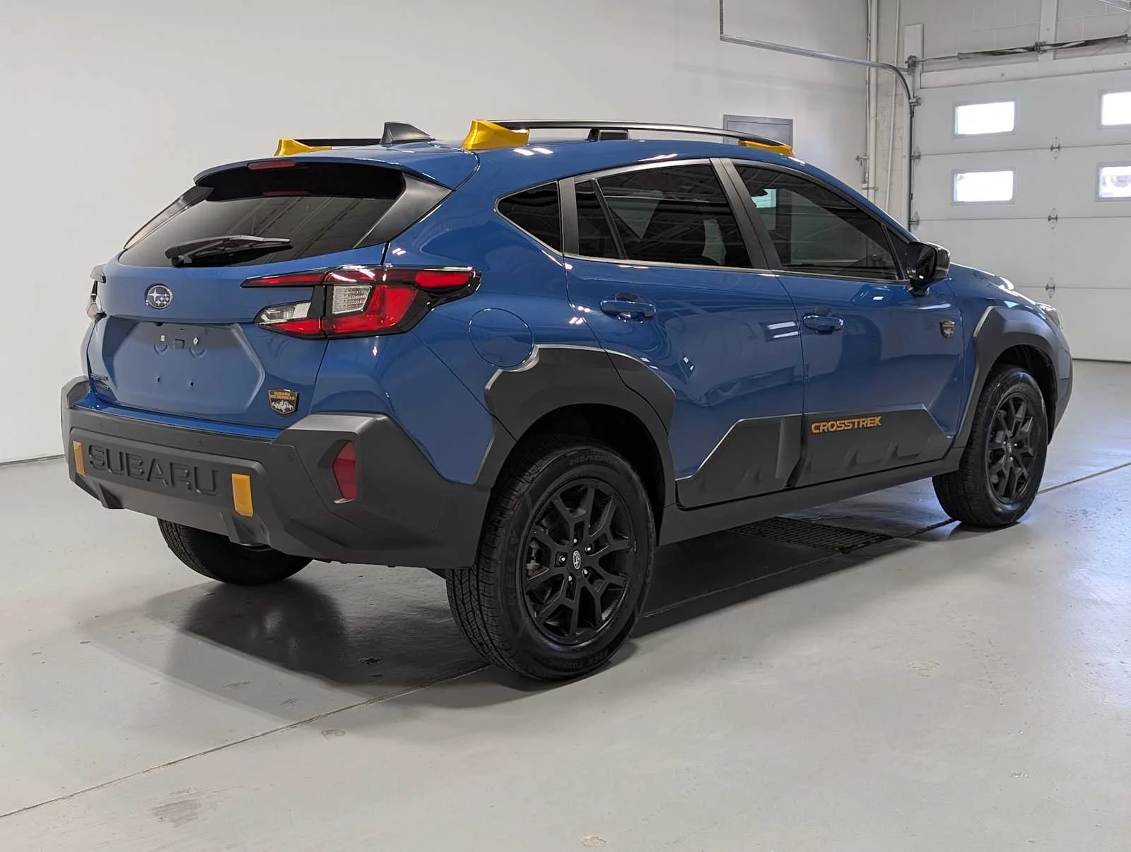Used 2024 Geyser Blue Pearl Subaru Wilderness image 9