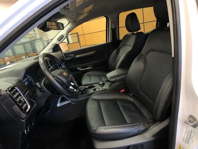 Used 2024 Oxford White Ford Lariat image 10