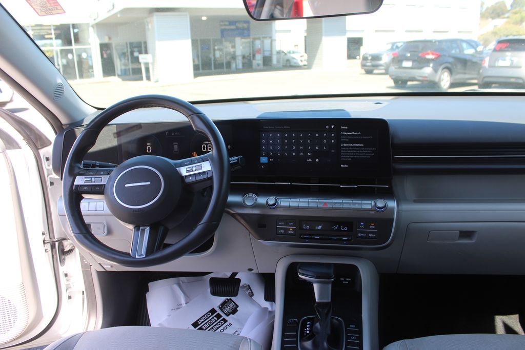 Used 2024 White Hyundai SEL image 17