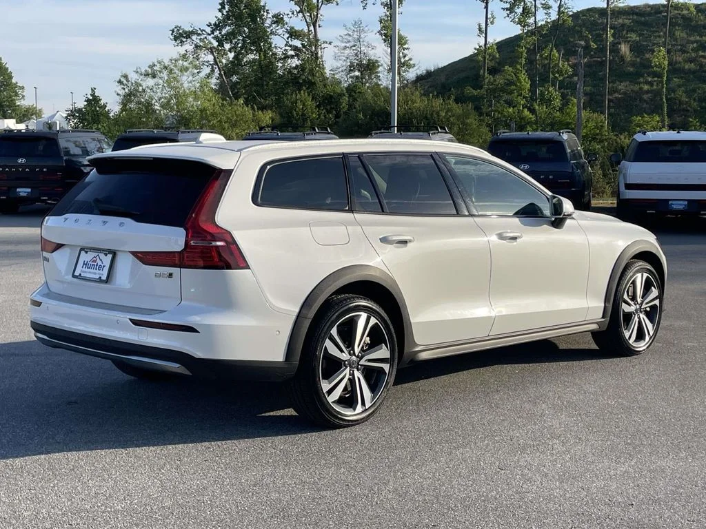 2025 Volvo V60 Cross Country Plus - Photo 28