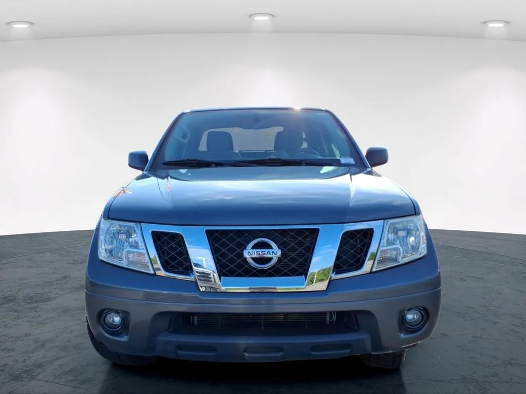 Used 2019 Gray Nissan SV image 4