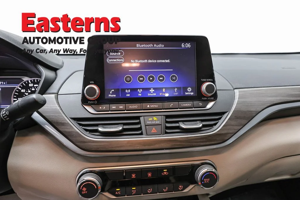 Used 2023 Red Nissan 2.5 SV image 12
